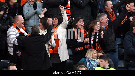 Soccer - CIS Insurance Cup Final - Dundee United v Rangers - Hampden Park. TV presenter Lorraine Kelly celebrates in the stands Stock Photo