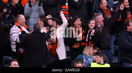 Soccer - CIS Insurance Cup Final - Dundee United v Rangers - Hampden Park. TV presenter Lorraine Kelly celebrates in the stands Stock Photo