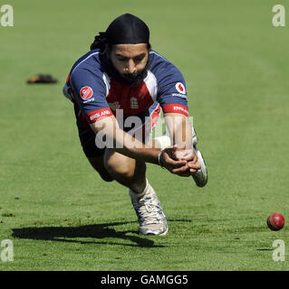 Cricket - England practice - Napier. England's Monty Panesar during practice at Nelson Park, Napier, New Zealand. Stock Photo