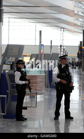 Security is tight as Britain's Queen Elizabeth II opens the 4.3 billion new Terminal 5 at Heathrow. Picture date: Friday March 14, 2008. The official opening of T5 comes more than 15 years after airport operator BAA first submitted a planning application. To be occupied by British Airways, T5 will become operational on March 27 and will be able to handle 30 million passengers a year. See PA story ROYAL Heathrow. Photo credit should read: Steve Parsons/PA Wie Stock Photo