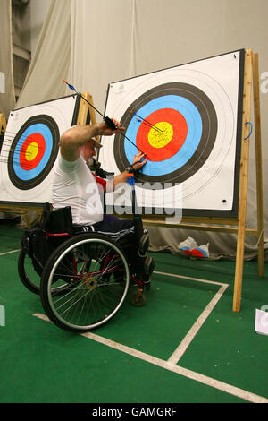 Archery - British Paralympic Association - Training - Lilleshall National Sports Centre. Team Great Britain's Fred Stevens removes his arrows as the British Paralympic archery team prepare for the Beijing Olympics Stock Photo