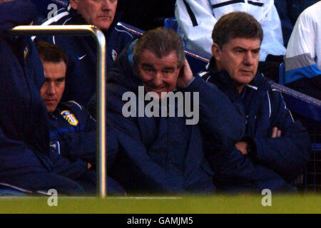 Soccer - FA Barclaycard Premiership - Everton v Leeds United. Leeds United Manager Terry Venables wonders what to do as his side go down two nil Stock Photo