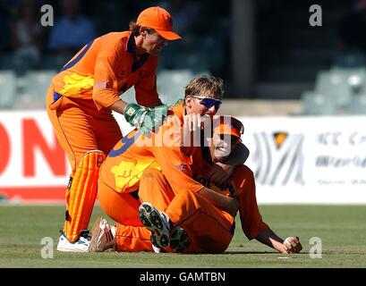 Cricket - World Cup 2003 - England v Holland. Holland's Roland Lefebvre celebrates catching out England's Andrew Flintoff with bowler Daan van Bunge and wicket keeper Jeroen Smits. Stock Photo