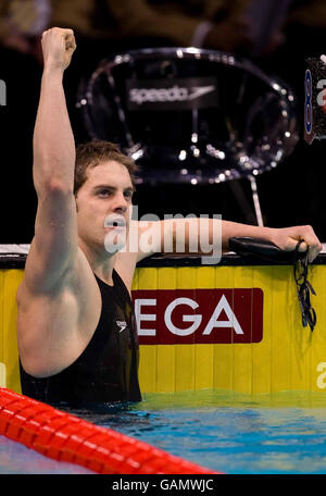 Great Britain's Liam Tancock celebrates winning gold in the 100 metres backstroke during the FINA World Short Course Championships at the MEN Arena, Manchester. Stock Photo