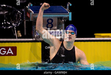 Great Britain's Liam Tancock celebrates winning gold in the 100 metres backstroke during the FINA World Short Course Championships at the MEN Arena, Manchester. Stock Photo