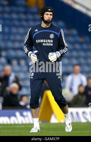 Soccer - Barclays Premier League - Chelsea v Wigan Athletic - Stamford Bridge. Chelsea goalkeeper Petr Cech wearing his protective chin guard during the pre-match warm up Stock Photo