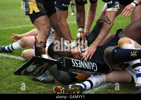 Rugby Union - Guinness Premiership - Worcester v Bath - Sixways Stadium. Worcester's Miles Benjamin celebrates his try during the Guinness Premiership match at Sixways Stadium, Worcester. Stock Photo