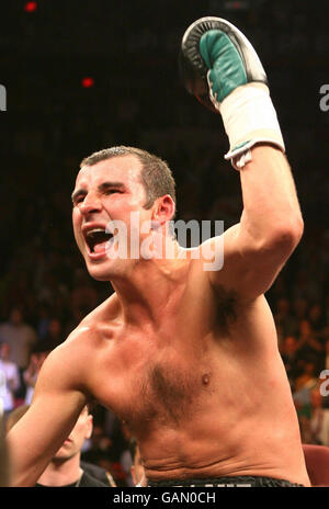 Wales' Joe Calzaghe celebrates as he hears his points victory over USA's Bernard Hopkins after the Light-Heavyweight Title at Thomas & Mack Center, Las Vegas, USA. Stock Photo