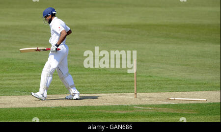 Cricket - New Zealand Tour Of England And Scotland - England Lions v New Zealanders - Day One - The Rose Bowl. England Lions batsman Ravi Bopara is bowled out during the Tour match at The Rose Bowl, Southampton. Stock Photo