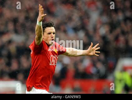 Soccer - Barclays Premier League - Manchester United v Arsenal - Old Trafford. Manchester United's Owen Hargreaves celebrates scoring his sides second goal of the game Stock Photo