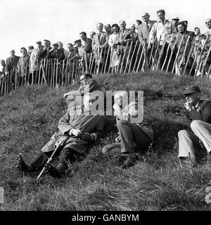 Golf - Ryder Cup - Great Britain and Ireland v USA - Royal Birkdale. British Prime Minister Harold Wilson relaxes on the bank with former Ryder Cup player Henry Cotton during the final day of the Ryder Cup. Stock Photo