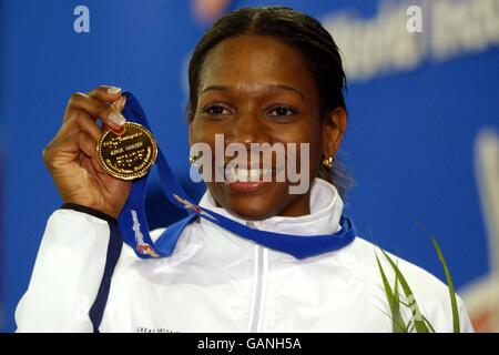 Great Britain's Ashia Hansen with her World Indoor Athletics Championships gold medal for the triple jump Stock Photo