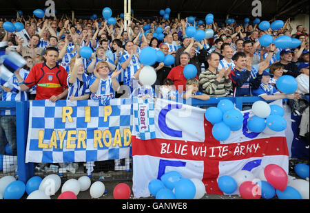 Soccer - Coca-Cola Football Championship - Colchester United v Stoke City - Layer Road. Colchester fans say goodbye to Layer Road during the Coca-Cola Football Championship match at Layer Road, Colchester. Stock Photo