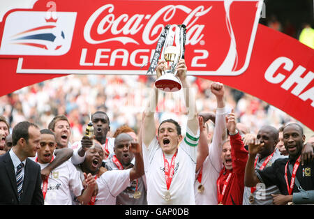 MK Dons' Keith Andrews lifts the League Two Trophy following the Coca-Cola League Two match at Stadium:MK, Milton Keynes. Stock Photo