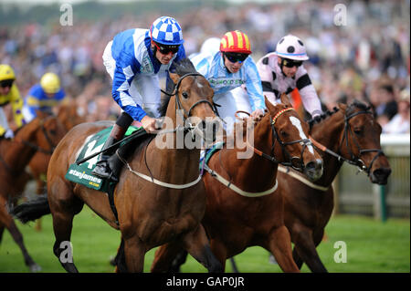 Horse Racing - StanJamesUK Guineas Festival - Newmarket Racecourse Stock Photo