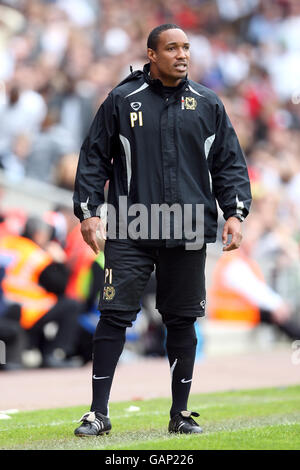 Soccer - Coca-Cola Football League Two - Milton Keynes Dons v Morecambe - stadium:mk. Milton Keynes Dons manager Paul Ince Stock Photo