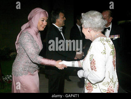 Britain's Queen Elizabeth II is welcomed by President Abdullah Gul's wife Hayrunnisa Gul as she arrives at the Presidential Palace for a State Banquet in her honour on the first day of their State Visit to Turkey. Stock Photo