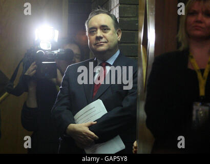 First Minister Alex Salmond waits to give his speech at the 2008 Spring Conference of the Scottish National Party held in the Edinburgh Conference Centre, Riccarton campus of Heriot-Watt University . Stock Photo