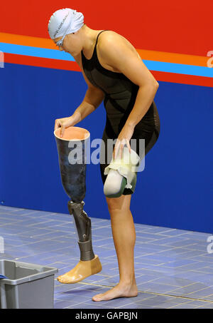 South Africa's Natalie Du Toit removes her prostethic leg before competing in the Women's S9 100m Freestlye Stock Photo