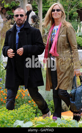 Beatles drummer Ringo Starr with wife Barbara in a garden dedicated to the memory of Beatles bassist George Harrison, 'From Life to Life, A Garden for George' which represents the different stages of his life, on display at the Chelsea Flower Show, London. Stock Photo