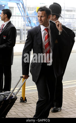 Soccer - UEFA Champions League - Final - Manchester United v Chelsea - Manchester United Leave For Moscow. Ryan Giggs arrives at Mancheste Airport. Stock Photo