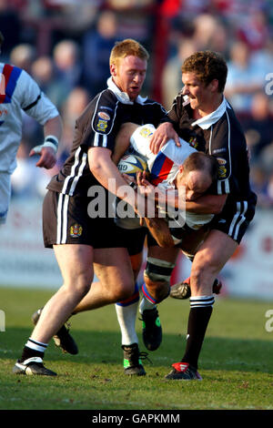 Rugby League - Tetley's Bitter Superleague - Wakefield Trinity Wildcats v Wigan Warriors. Wakefield Trinity Wildcats' Martyn Holland is tackled by Wigan Warriors' David Hodgson (l) and Sean O'Loughlin (r) Stock Photo