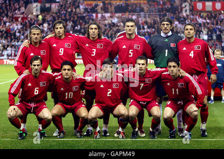 Soccer - European Championships 2004 Qualifying - Group Seven - England v Turkey. Turkey team group Stock Photo