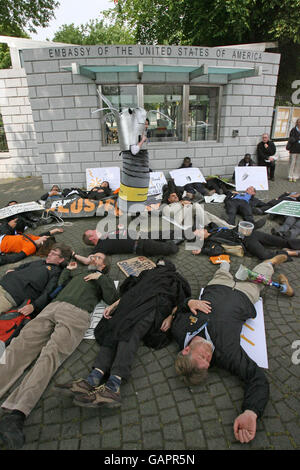 Cluster Munition Coalition protest Stock Photo