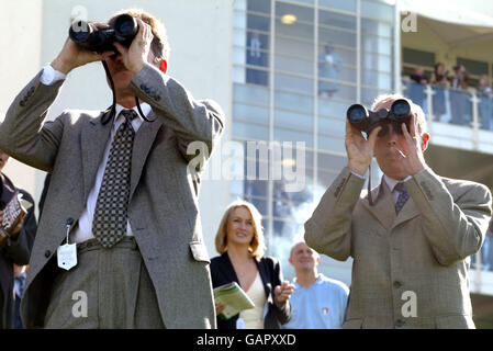 Horse Racing - Sandown - attheraces Gold Cup Celebration Meeting. Spectators watche through their binoculars Stock Photo