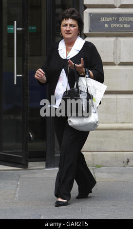 Lorraine Scott arrives at Edinburgh Sheriff Court for the fatal accident inquiry into the death of her daughter Danielle Scott who was given the heroin substitute methadone. Stock Photo