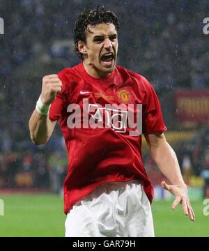 Manchester United's Owen Hargreaves celebrates scoring his penalty during the UEFA Champions League Final at the Luzhniki Stadium, Moscow, Russia. Stock Photo