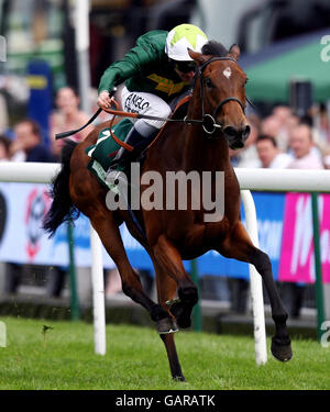 Look Here riden by Seb Sanders comes home to win the Juddmonte Oaks at Epsom Downs Racecourse, Surrey. Stock Photo
