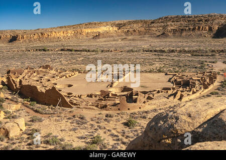 Pueblo Bonito, Anasazi Indian ruins, Chaco Canyon, view from North Mesa, Chaco Culture National Historical Park, New Mexico, USA Stock Photo