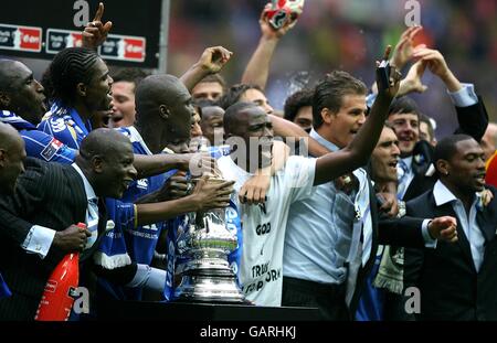 Soccer - FA Cup - Final - Portsmouth v Cardiff City - Wembley Stadium. Portsmouth players celebrate with the FA Cup trophy Stock Photo