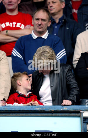 David Beckham's parents (middle front and middle back row) watch the trophy be presented with a young child (with BECKHAM on the back of his shirt) at what could be their sons last game for Manchester United Stock Photo