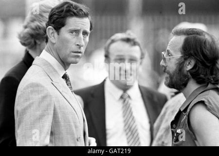 A distressed looking Prince of Wales listens to the engineer of the stand-by ship 'Silver Pit' as he meets rescuers on the quayside in Aberdeen. The ship rescued 37 people from the sea during the Piper Alpha Oil Platform disaster. Stock Photo