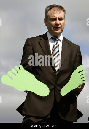 Environment Secretary Richard Lochhead at Stirling Castle, Scotland, announcing the project for Stirling to become the UK's first carbon neutral city. Stock Photo