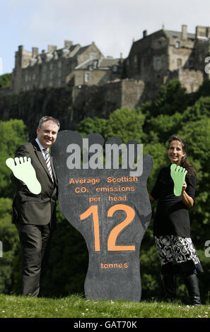 Environment Secretary Richard Lochhead with Rachel Nunn, founder of Going Carbon Neutral Stirling, at Stirling Castle, Scotland, announcing the project for Stirling to become the UK's first carbon neutral city. Stock Photo