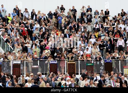 Horse Racing - 2008 Derby Festival - Ladies Day - Epsom Downs Racecourse. Racegoers on Ladies Day Stock Photo