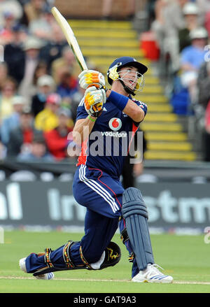 Cricket - NatWest Series - First One Day International - England v New Zealand - The Riverside. Englands Kevin Pietersen sweeps a six during the NatWest Series One Day International at Riverside, Chester-le-Street. Stock Photo