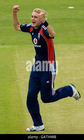 England's Stuart Broad celebrates after dismissing New Zealand's Jamie How for 20 runs during the NatWest Series One Day International at Riverside, Chester-le-Street. Stock Photo