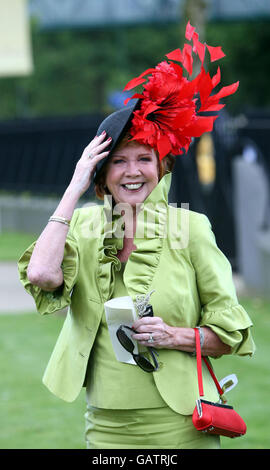 Cilla Black arrives for Ladies Day at Ascot Racecourse, Berkshire. Stock Photo