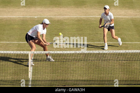 Zimbabwe's Cara Black and USA's Liezel Huber in action against France's Severine Bremond and Spain's Virginia Ruano Pascual in the double's final Stock Photo