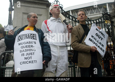 Cricket - England v Zimbabwe - First npower Test. Human rights activist Peter Tatchell (r) joins the protesters outside the Grace Gates prior to the match between England and Zimbabwe