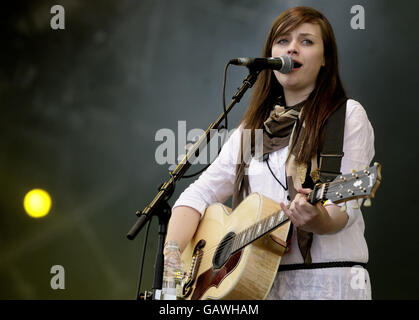 Amy MacDonald performs on stage at the Isle of Wight Festival 2008 at Seaclose Park on the Isle of Wight. Stock Photo