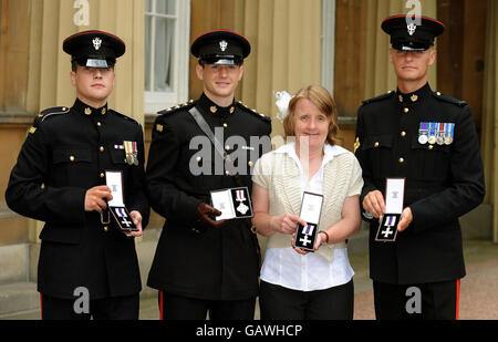 Sue Brelsford holds the Military Cross for her son Craig who was killed in Afghanistan, with from left: Private Luke Cole, Captain Simon Cupples, and Corporal Michael Lockett from the same Mercian Regiment after receving their awards from Queen Elizabeth II during an Investiture ceremony at Buckingham Palace, London. Stock Photo