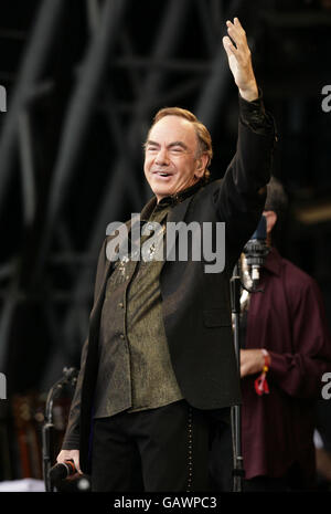 Neil Diamond, top American singer songwriter is in Britain for a month long  European tour which opens this Saturday (27th May) at London's Royal Albert  Hall. Pictured in Kensington Gardens. 25th May