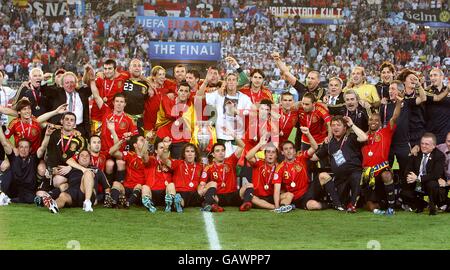 Soccer - UEFA European Championship 2008 - Final - Germany v Spain - Ernst Happel Stadium. Spain celebrate with the European Trophy Stock Photo