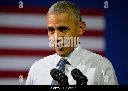 Charlotte, NC, USA. 5th July, 2016. US President Barack Obama looking to his right delivers a speech at a campaign rally at the Charlotte Convention Center. Credit:  Evan El-Amin/Alamy Live News