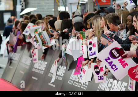 Parramatta, Australia. 6th July, 2016. Zac Efron, Adam Devine, Sophie Monk and Ksenija Lukich arrive for the Mike and Dave Need Wedding Dates Movie Premiere which took place in Sydney suburb Parramatta. Pictured are the crowds at the event Credit:  mjmediabox/Alamy Live News Stock Photo